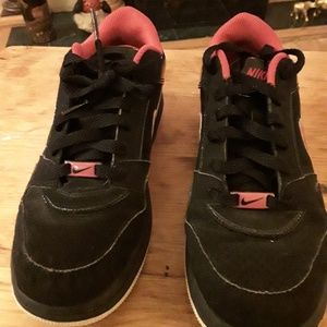 Youth Nike black and red  tennis shoes